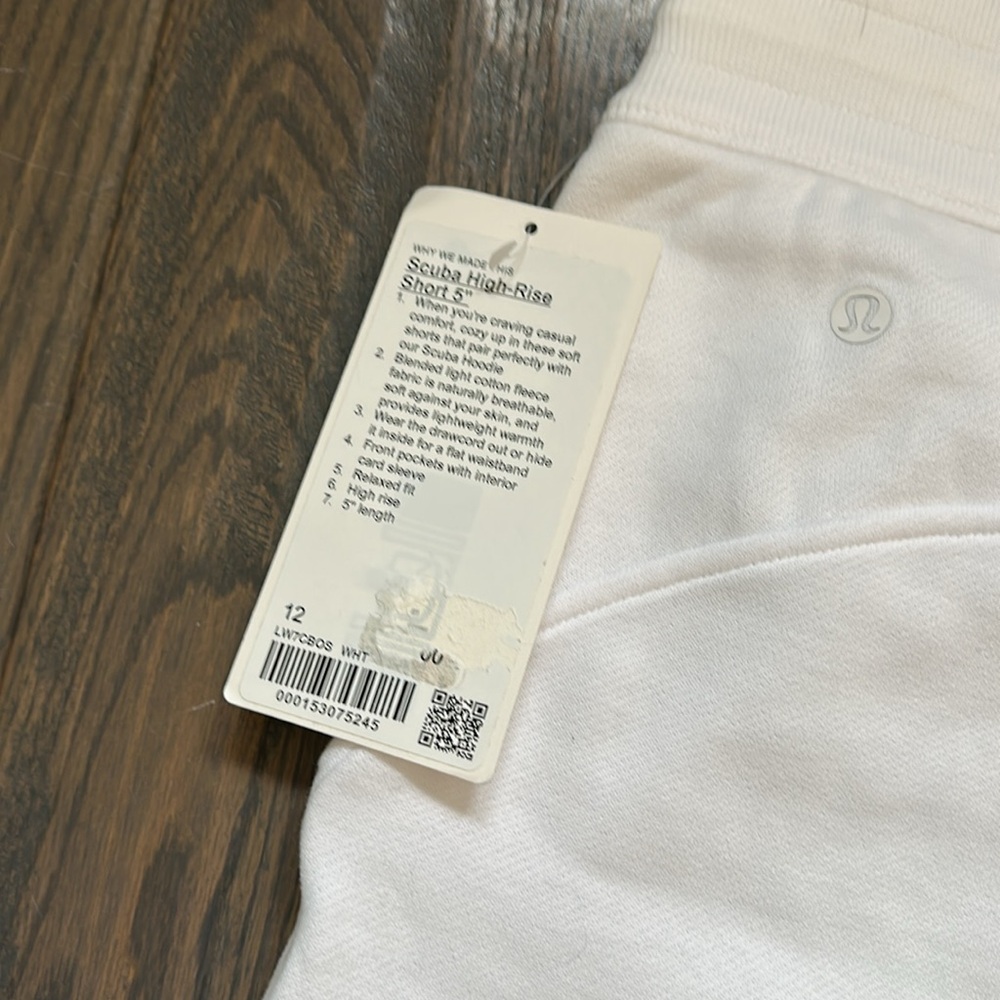 NWT lululemon Scuba short - Picture 3 of 4